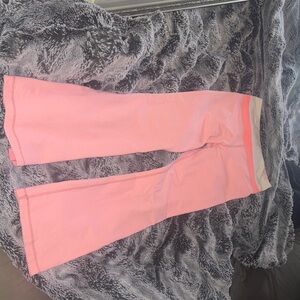 Lululemon sz 6 coral/pink yoga pants